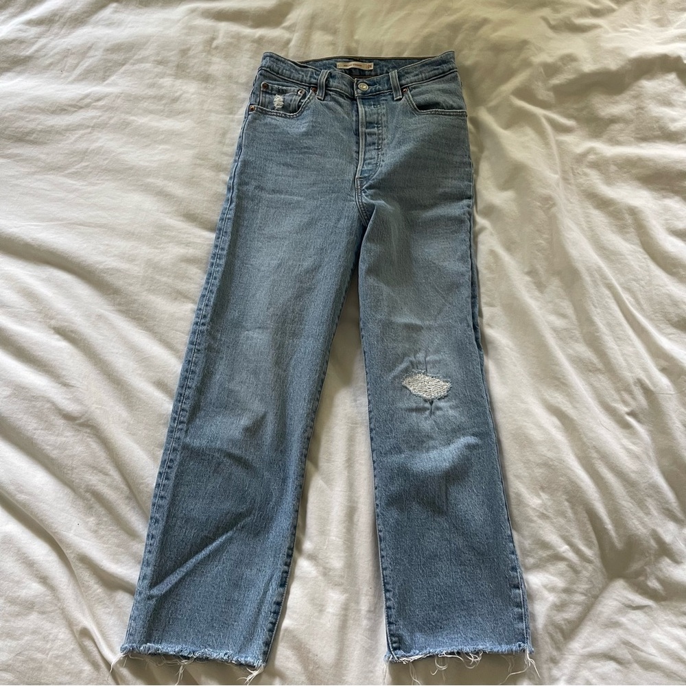 Levi’s Ribcage Ankle Straight Distressed Jeans